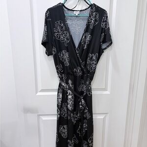 Avenue Black and White Floral Maxi Dress